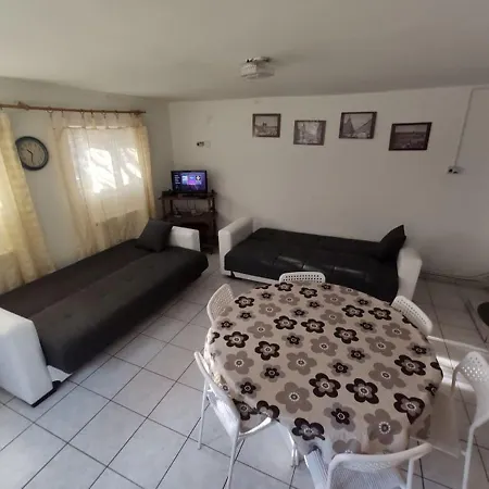 Fenyves Ut 1 * Esztergom