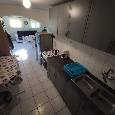 Apartment Fenyves Ut 1 *