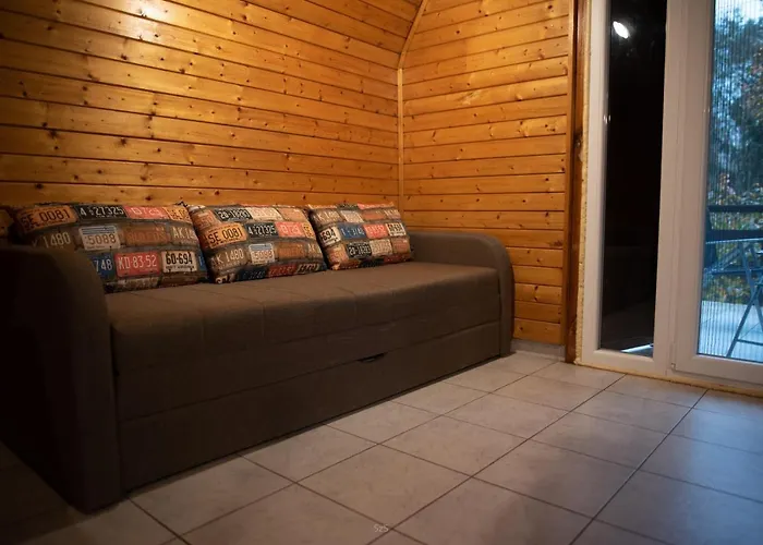 Fenyves Ut 1 * 艾斯特根