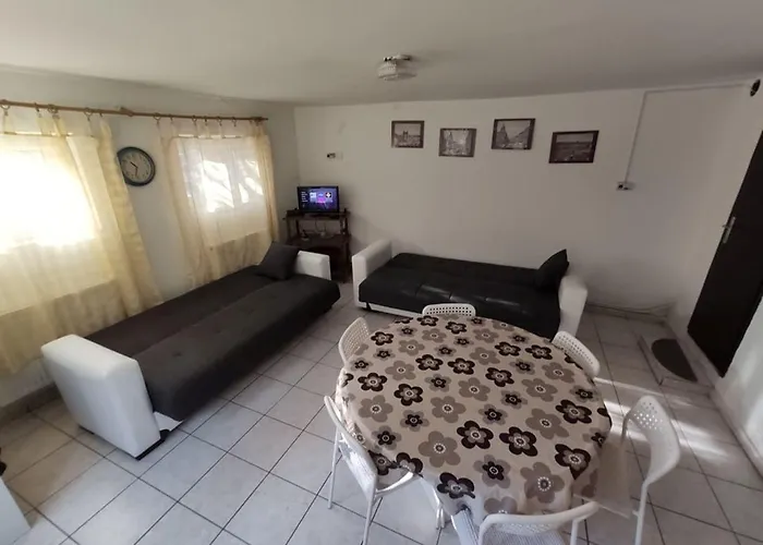 Fenyves Ut 1 * Esztergom