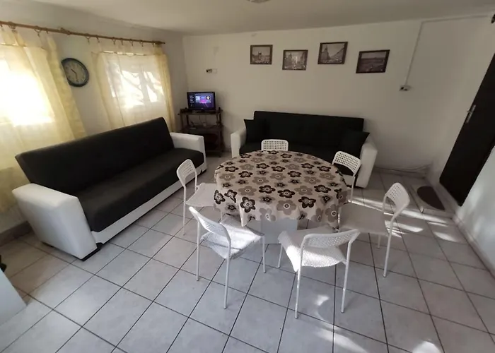 Fenyves Ut 1 * 艾斯特根